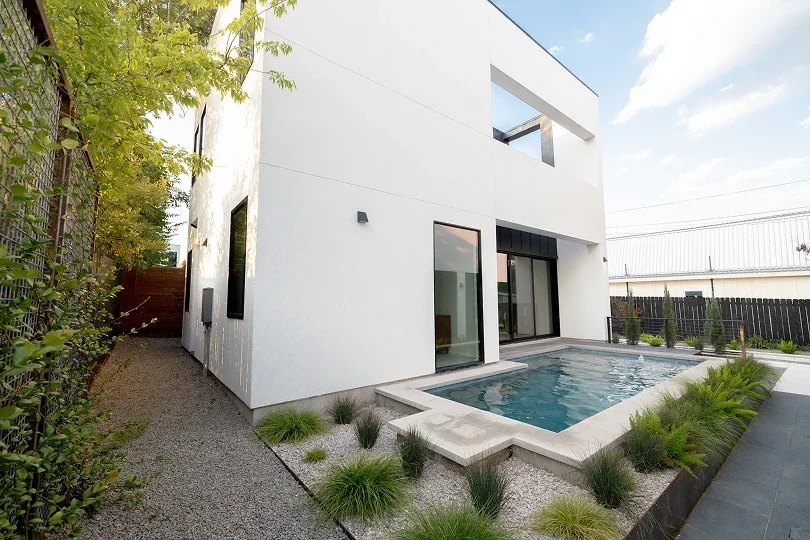 Cutters Pools-New York Avenue Image 1