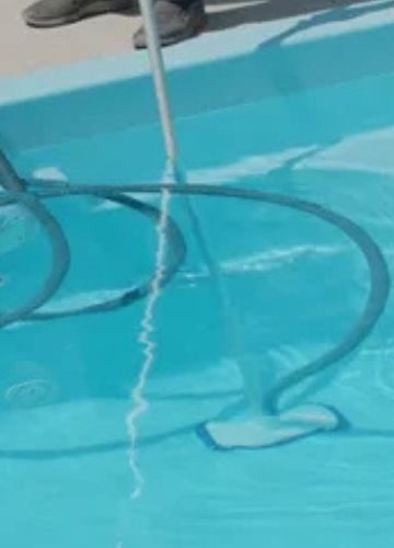 Tips how to clean bottom of pool
