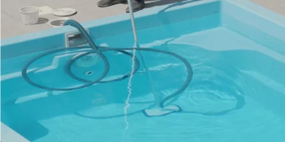 Tips how to clean bottom of pool